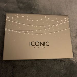 Iconic London Blaze Chaser face palette